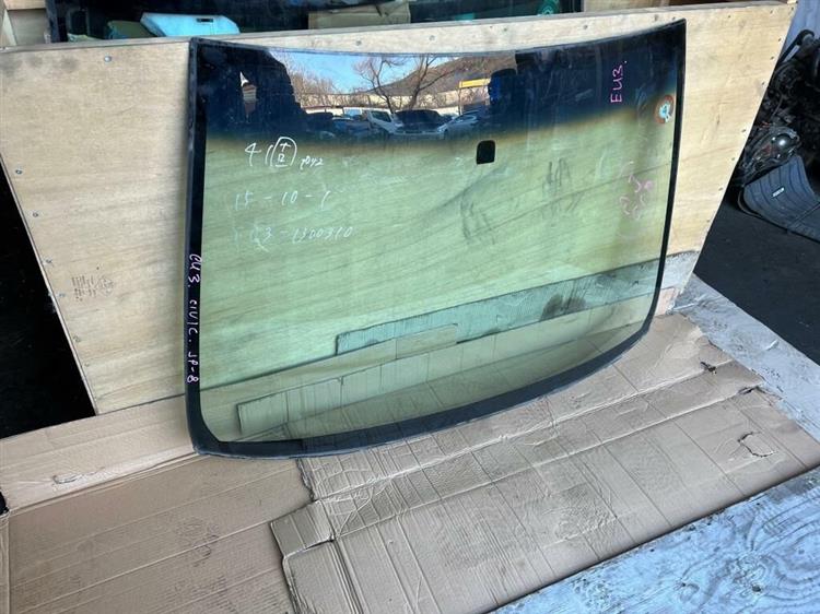 Лобовое стекло Хонда Цивик в Беслане 236512