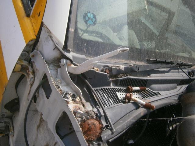Решетка под лобовое стекло Тойота Хайлюкс Сурф в Беслане 29486