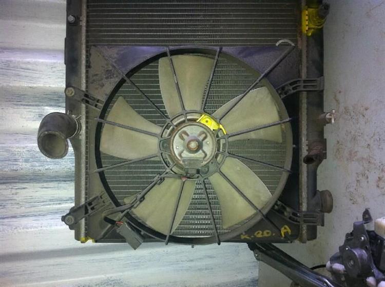 Диффузор радиатора Хонда Стрим в Беслане 7847